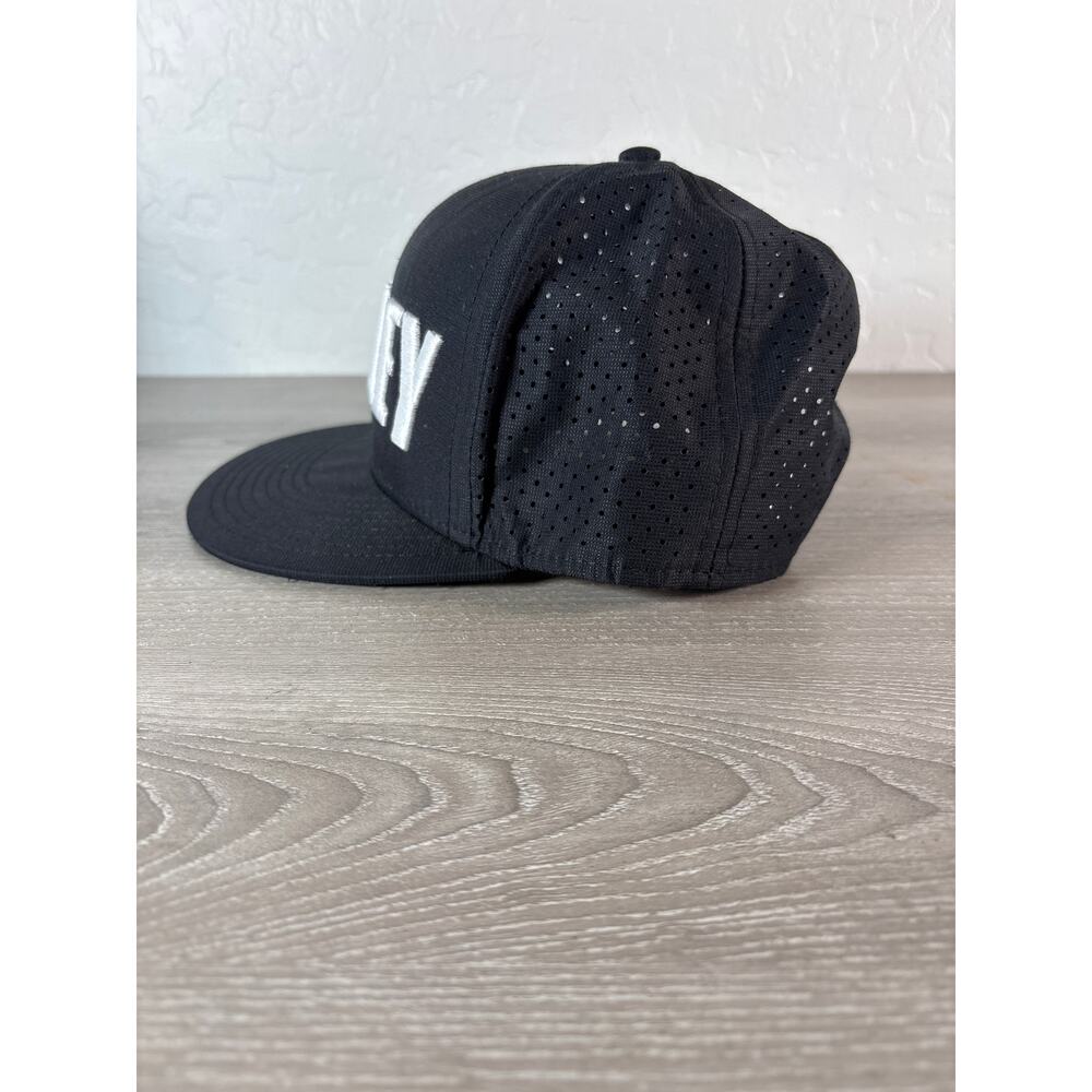 Oakley Black Large Logo White Lettering Men's Snapback Hat- Cap- EUC - Picture 2 of 5